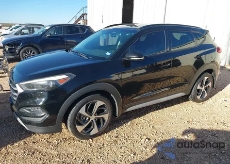 2018 Hyundai Tucson Value z USA, uszkodzony, nr VIN KM8J33A28JU670933